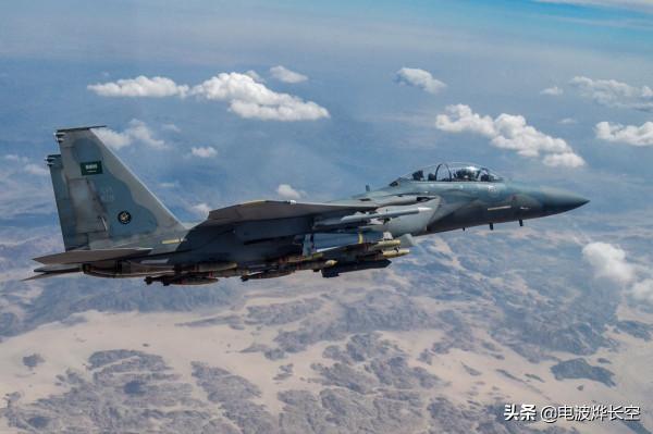 沙特F-15被命中!胡塞公佈最新戰果畫面,老式防空導彈再立大功 沙特F-15被命中!胡塞公佈最新戰果畫面,老式防空導彈再立大功