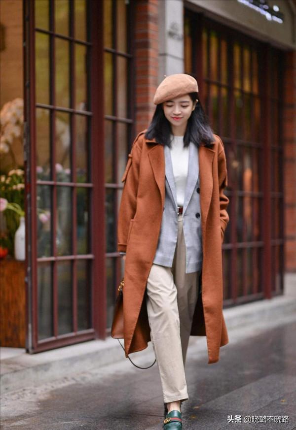 今年火了一種穿法叫:“外面過冬,裡面過夏”,時髦精們都愛了 今年火了一種穿法叫:“外面過冬,裡面過夏”,時髦精們都愛了