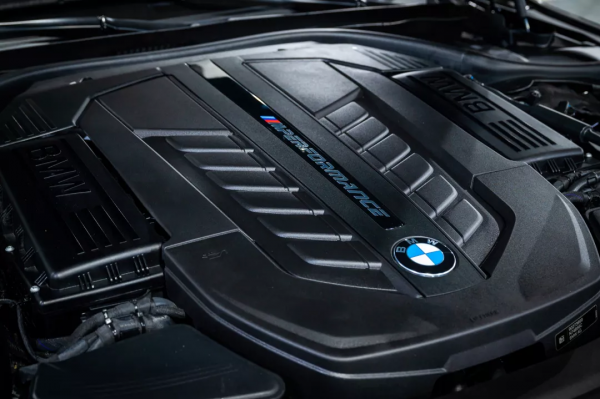 二手寶馬M760Li：取悅自己，一切盡在掌握