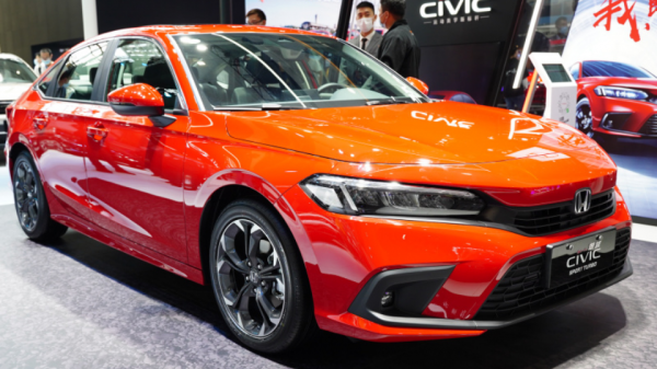 福克斯換四缸機，價格不變動力勉強能戰思域，但配置呢？