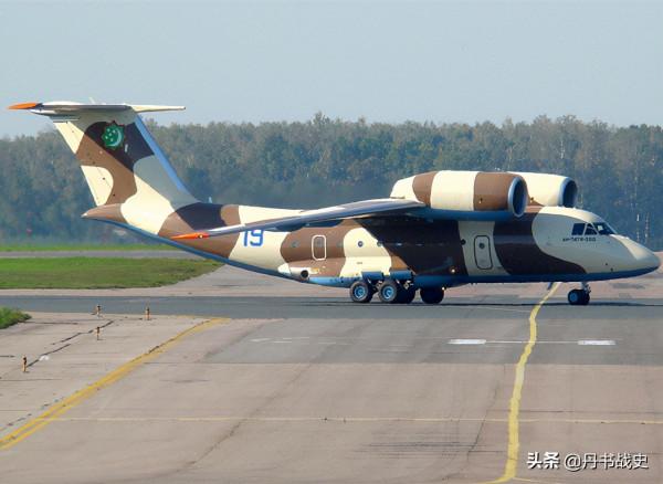 肩扛發動機的飛機，蘇聯安-72短距起降運輸機