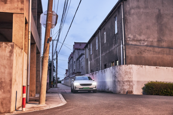 “穿”蘋果草莓、拎蘆筍包包、塗胡蘿蔔口紅，可持續時尚就是那麼瘋狂