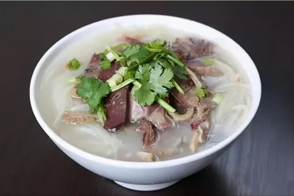 河南這種傳統美食，15元一碗肉賊多，老街坊吃了30年
