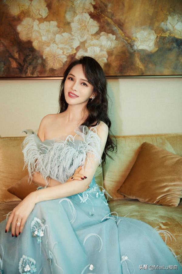 伊能靜時尚又有活力,美如少女,真是凍齡女神 伊能靜時尚又有活力,美如少女,真是凍齡女神