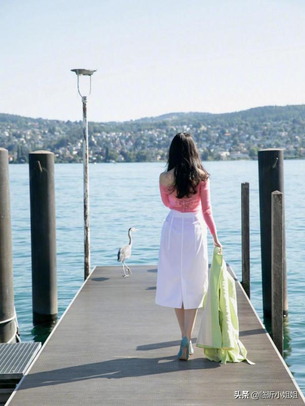 劉亦菲，高顏值的神仙姐姐，一顰一笑都散發醉人的美感