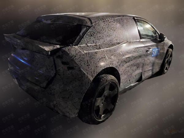 名爵全新電動車曝光，兩廂造型，採用後獨立懸掛