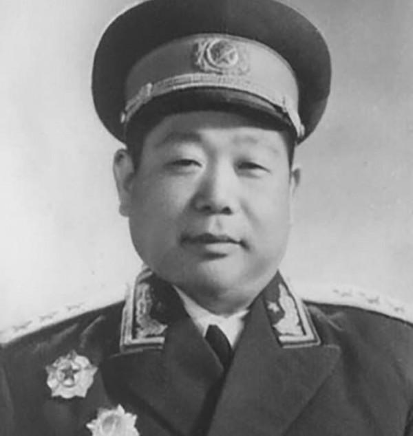 對越反擊戰，“陳錫聯怒懟許世友，稱其該火線槍斃”一事純屬謠言