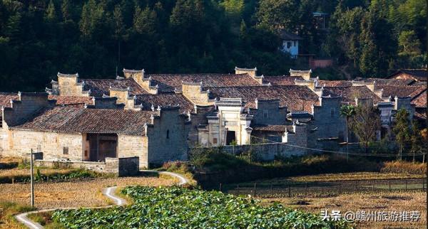 江西曾富甲一方的傳奇古村，裡面竟有48座祠堂，距今已有千年歷史