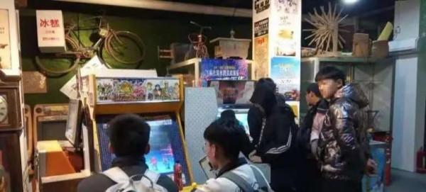 街上的老男孩—小鎮上的少年(五張嶄新的貳元) 街上的老男孩—小鎮上的少年(五張嶄新的貳元)