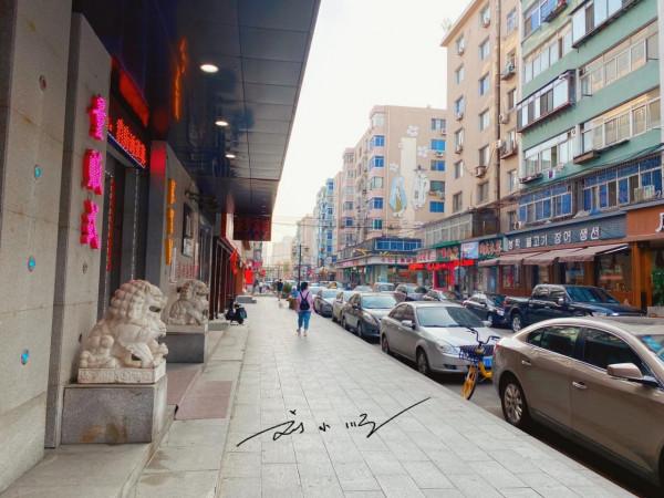 遼寧丹東有一條“高麗街”，距離火車站很近，遊客感覺像到了韓國