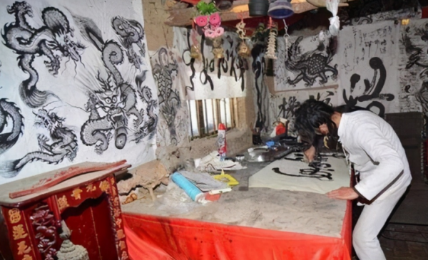 山東一位道長堅信龍真實存在，並上山尋龍16年，至今仍在山上堅持