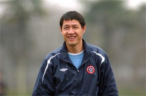 前國腳黎兵與歌星甘萍近況：他足球事業不順利，她52歲仍顯年輕