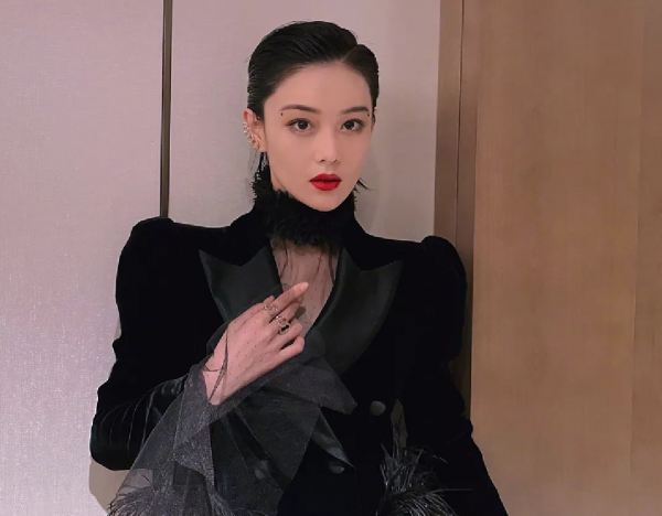 34歲軍嫂張馨予拒絕男子插隊，被罵腦子有病，本人霸氣回懟獲好評