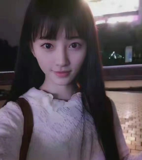 鞠婧禕十年前舊照被翻出！路人表示：長成這樣就算整容又何妨？