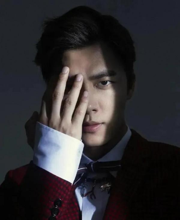 頂級男神李易峰，簡直帥成一道光