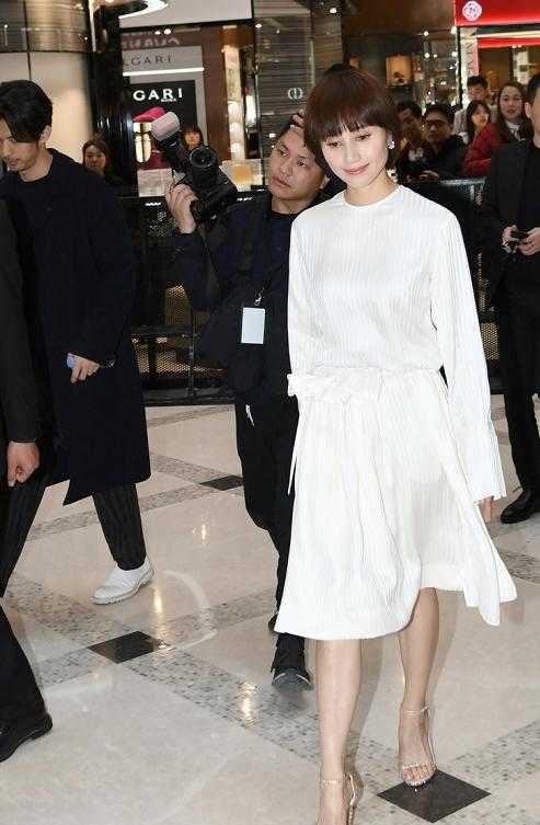 袁泉越老越好看,普通白色連衣裙就穿出高階感,骨子裡優雅 袁泉越老越好看,普通白色連衣裙就穿出高階感,骨子裡優雅