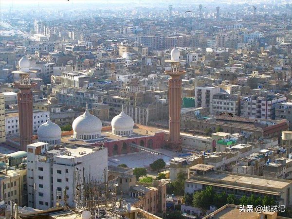 首都在邊境上是啥感受？世界上5個“心大”的國家，一個比一個近