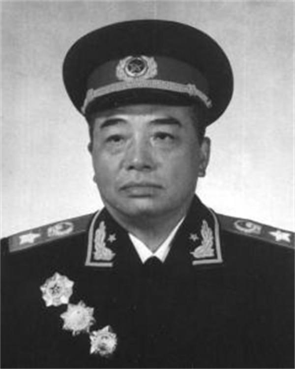 1947年蔣介石秘訪延安，坐矮凳睡毛主席的窯洞，那晚他徹夜未眠