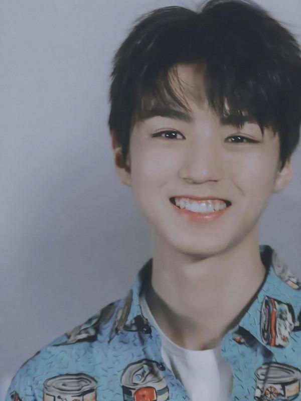 被男明星笑容治癒的瞬間：肖戰任嘉倫太溫暖，看到成毅賞心悅目