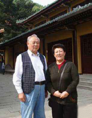 德德瑪之子馬克塔勒：心疼腦溢血偏癱的母親，像愛媽媽一樣愛繼父