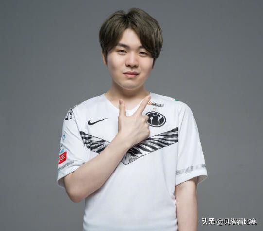 2大老將韓服殺瘋了！Uzi怒砍21殺狂拿7場MVP，Rookie打上韓服53名