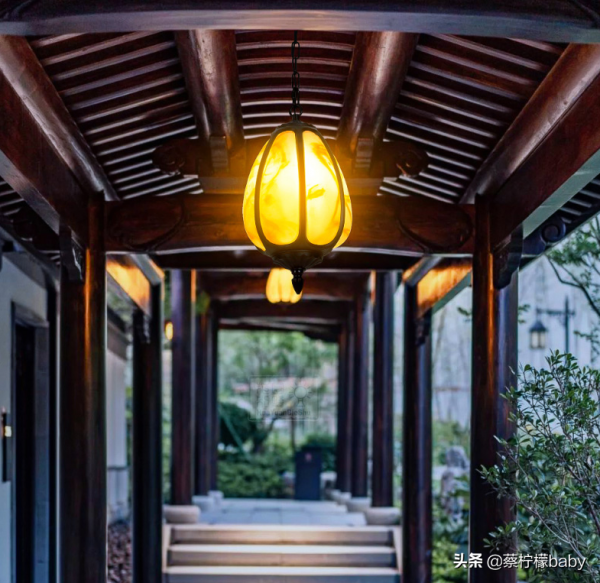 分享戶外太陽能防水吊燈可以接市電使用也可以太陽能充電使用