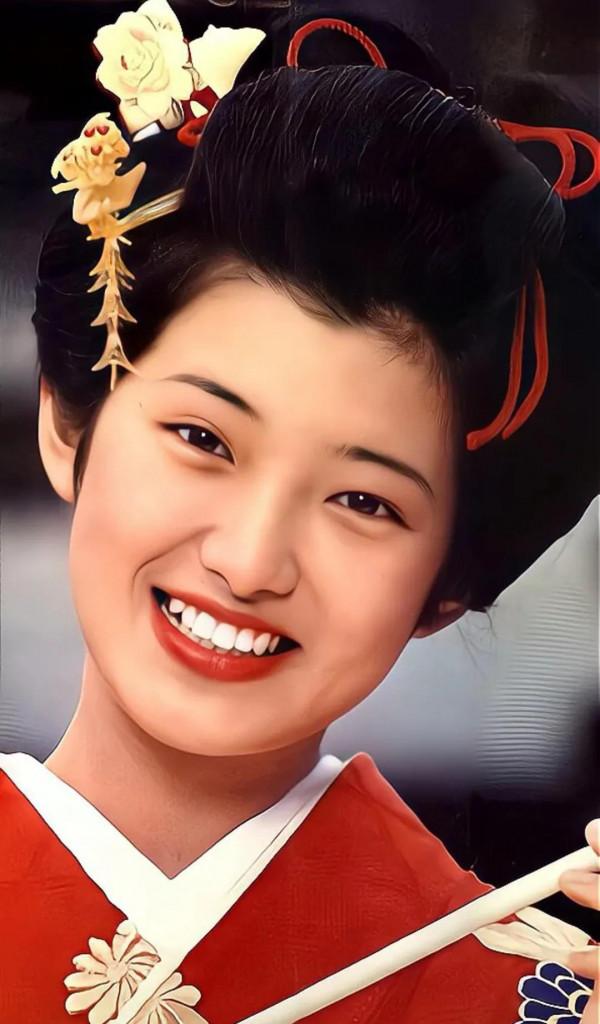 曾紅遍全世界的日本櫻花女神山口百惠，為愛隱退