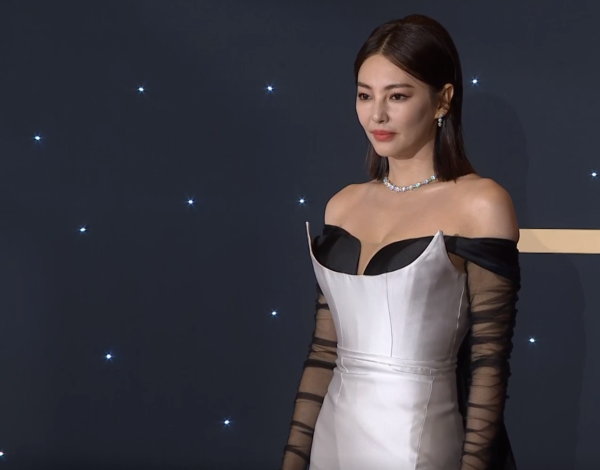 時尚先生紅毯女星搶鏡：有人穿成火龍果，還有人髮型撞款潘長江