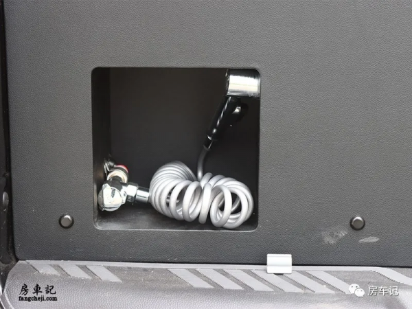 逃離“內卷”的生活!羅曼炮B型房車,專為職場精英打造 逃離“內卷”的生活!羅曼炮B型房車,專為職場精英打造