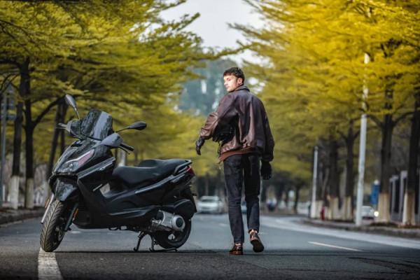 新手身高175，主要城裡代步，也想周邊溜達，UY和X7，如何選？