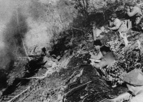 1958年,軍區一首長路過遼寧視察,發現糧庫警衛是犧牲5年戰友 1958年,軍區一首長路過遼寧視察,發現糧庫警衛是犧牲5年戰友