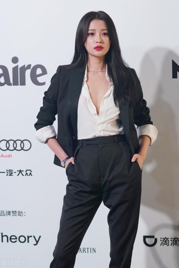 孫怡：和李沁好像的一個人，長得好嫩啊