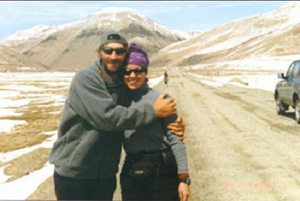 98年，美國女登山家在海拔8千米倒下，9年後有人看不下去將其安葬