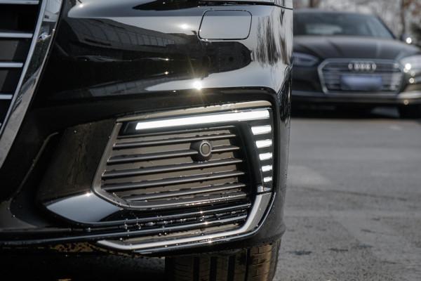 百公里油耗2&period;1L，零百加速6&period;7秒，適時四驅，體驗奧迪A6L PHEV