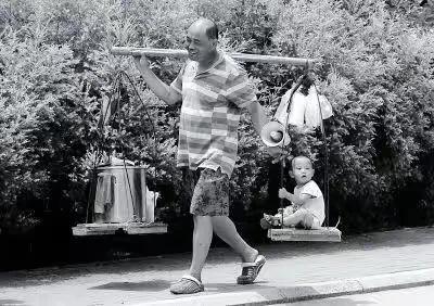 我被父母養成河南第一懶人：7歲不會走路，吃飯靠喂23歲自己餓死