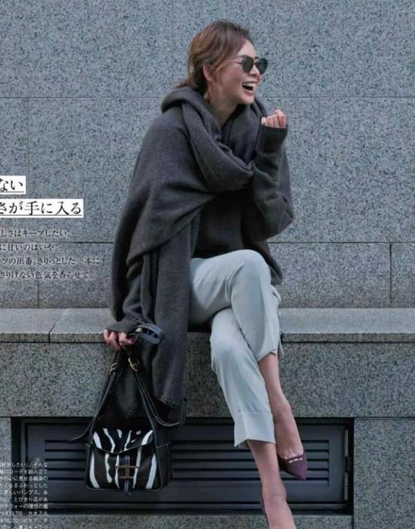 五六十歲的女人，打扮要得體優雅，秋冬這樣穿比同齡人美