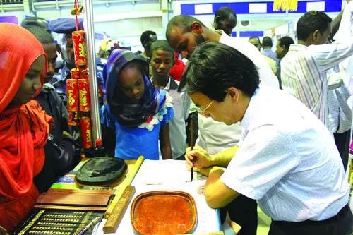 文化名人訪談丨以漢字傳播中國文化——訪古文字學者田河