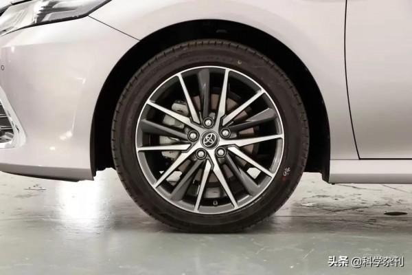 外觀多樣,智慧互聯,經濟又省油,全新凱美瑞真是會抓年輕人的心 外觀多樣,智慧互聯,經濟又省油,全新凱美瑞真是會抓年輕人的心