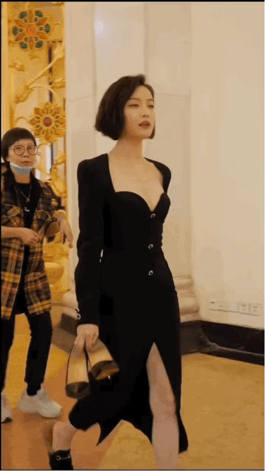 楊冪伸脖似鴕鳥,鹿晗關曉彤像老大爺,儀態差,顏值再高也白搭 楊冪伸脖似鴕鳥,鹿晗關曉彤像老大爺,儀態差,顏值再高也白搭