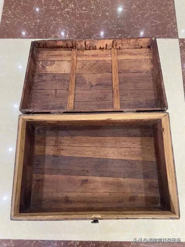 海南黃花梨老物件大號方箱,長59.5,寬38.5,高26.5cm,重18斤 海南黃花梨老物件大號方箱,長59.5,寬38.5,高26.5cm,重18斤