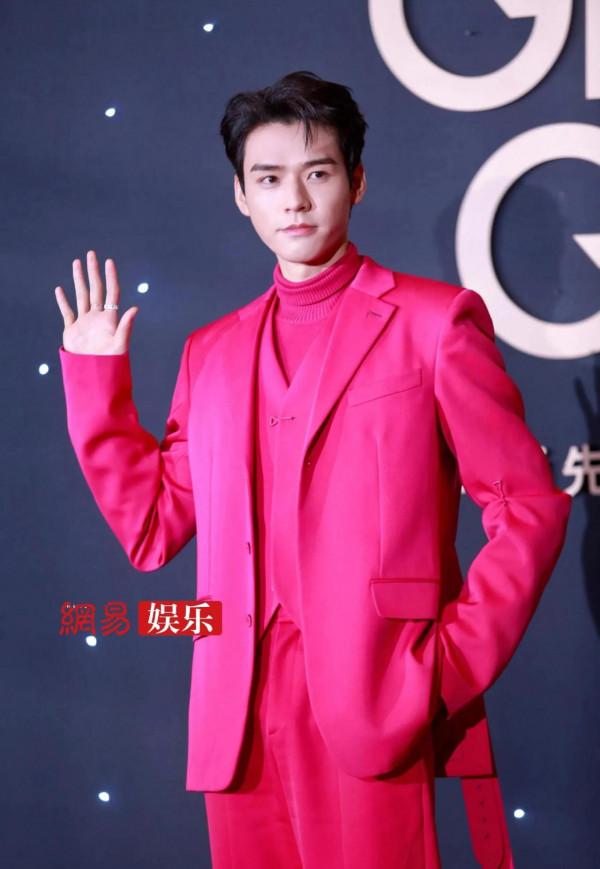 時尚先生明星紅毯生圖，張雨綺大變臉，丁真全場最佳