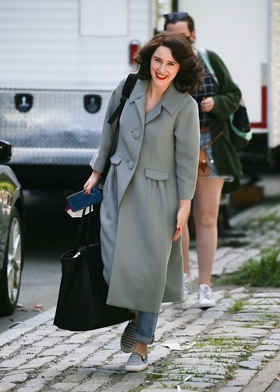 中年女人怎麼穿才好看？有了這些巧思，你也會穿得顯年輕又不雷人