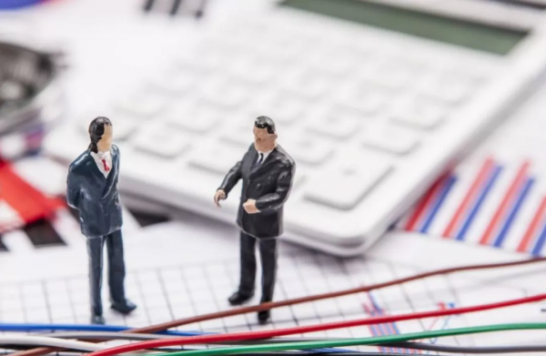 家鴻口腔IPO“中國好同學”輸送千萬利益 實控人疑涉明星清稅疑雲