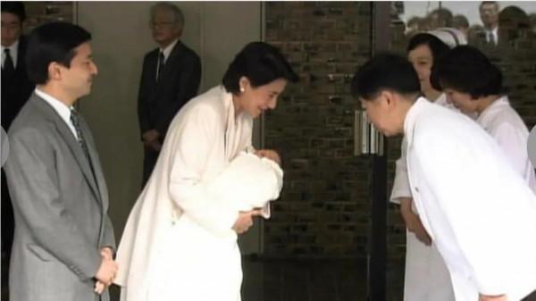 皇后58歲生日對愛子寄予厚望「一步一步地成長，完成公務任務」