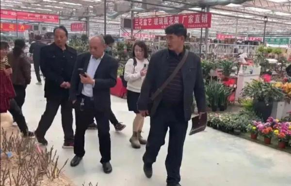 沒人圍觀!獨來獨往!大衣哥朱之文出行顯低調 沒人圍觀!獨來獨往!大衣哥朱之文出行顯低調