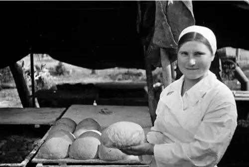 為何蘇聯黑麵包要摻木屑？老兵：它能吃能打，還救了40萬人性命