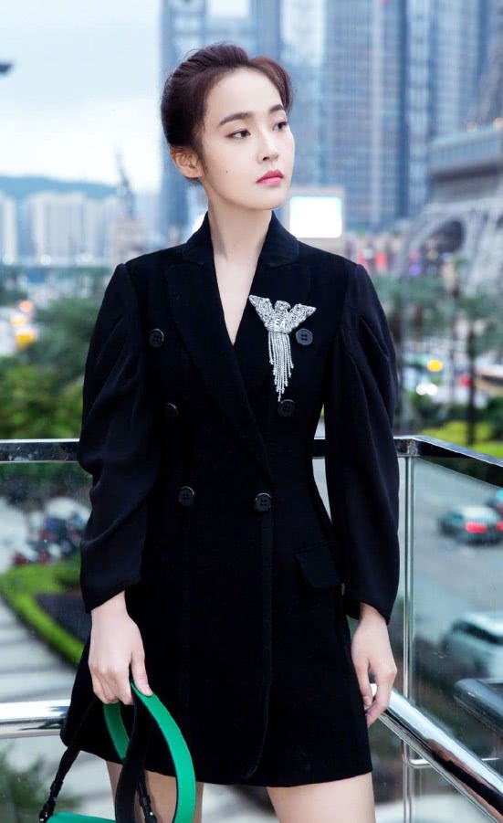 張佳寧太著急了,毛衣還有一截沒幹就穿出來了?溼漉漉的還挺好看 張佳寧太著急了,毛衣還有一截沒幹就穿出來了?溼漉漉的還挺好看