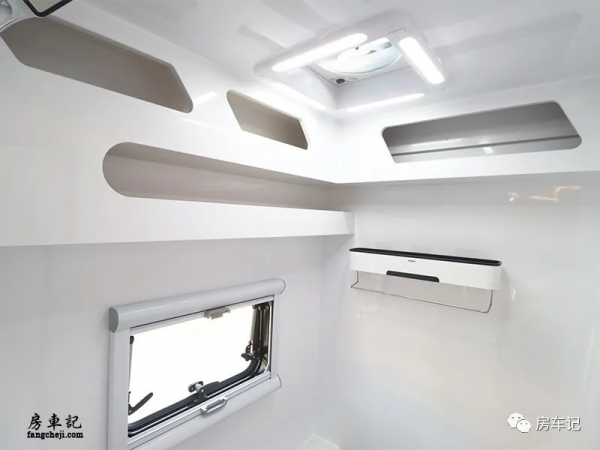 全新旅居車上市！愛旅途2022款大通V90C型房車，看點十足