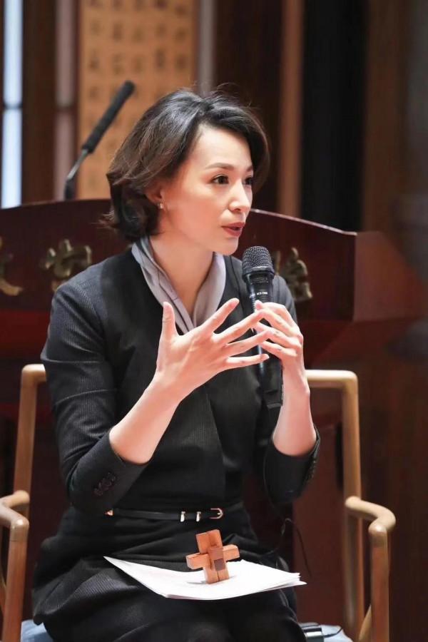 直播事故中的主持人反應：冬陽慌亂，倪萍機智何炅暖心，董卿淡定