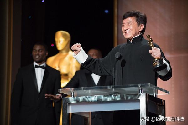 李雲迪跌下神壇成龍卻安然無恙：當你足夠強大這世界都會為你低頭